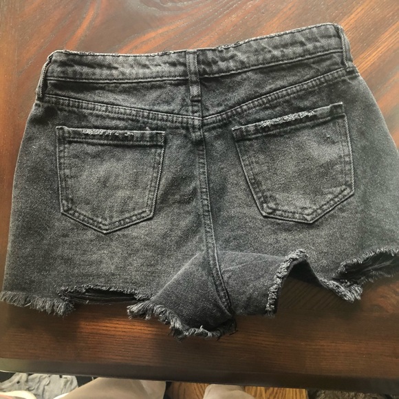 Black shorts - Picture 2 of 3